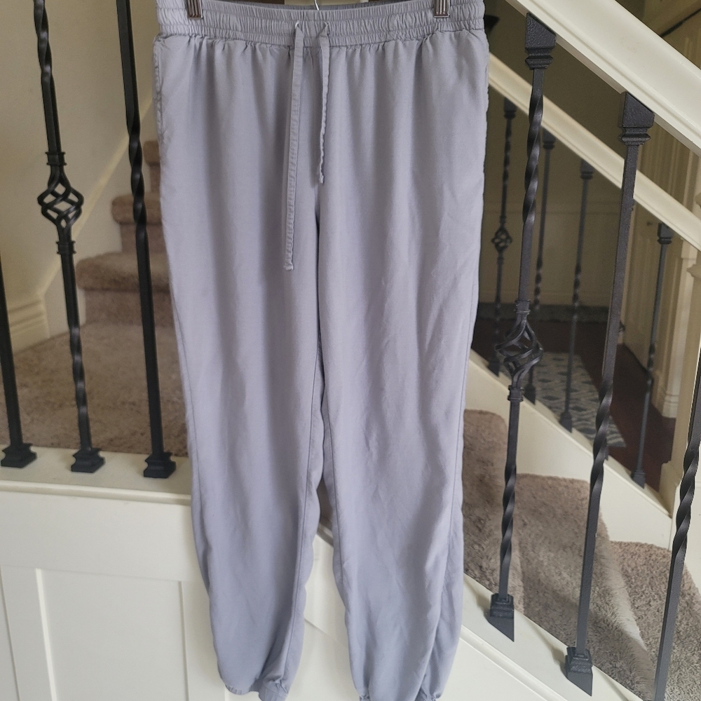 Uniqlo pants. Size Medium 100% Rayon